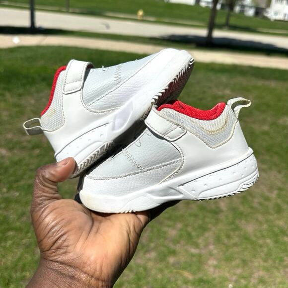 Jordan Max Aura 3 Toddler Athletic Shoes Size 8 White University Red - Picture 13 of 13